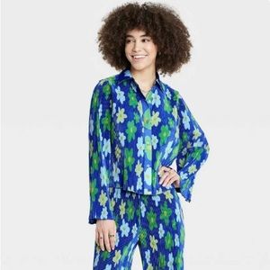 Black History Month Target
× Sammy B Women's
Cropped Button-Down Shirt
- XL